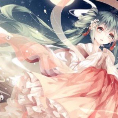 女孩太想念老人睡墓碑旁不愿走